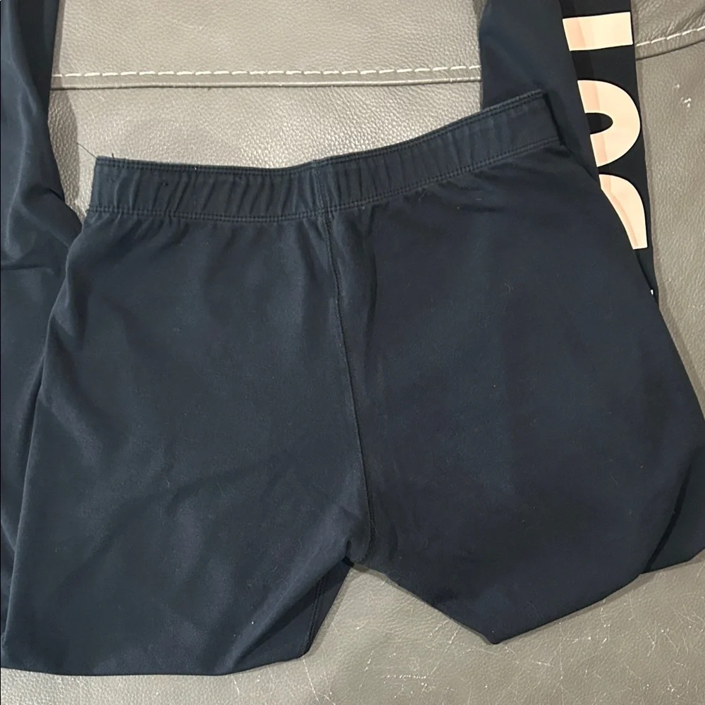Nike Black Elastic Waist Women’s Leggings w/Light Pink Logo Down Side, size M